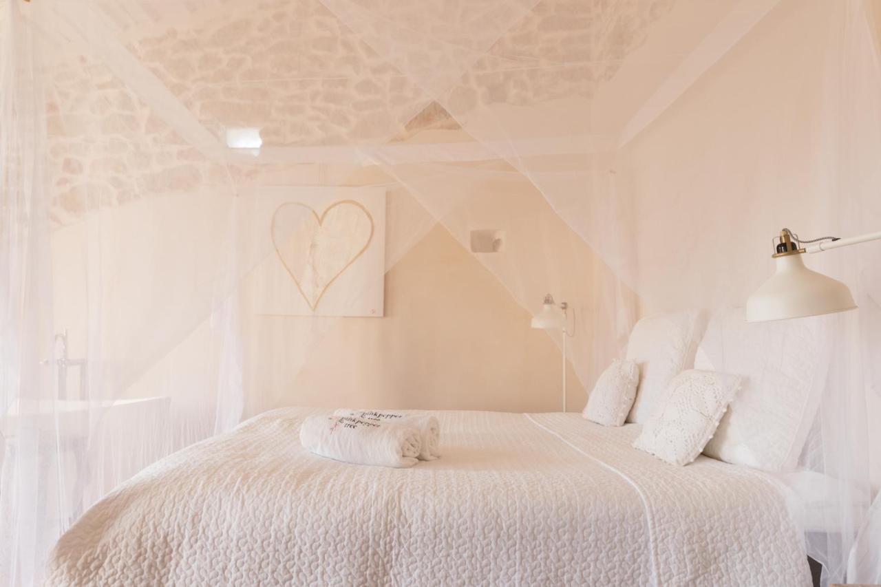 Home Hotel The Pink Pepper Tree Lloseta Exterior foto